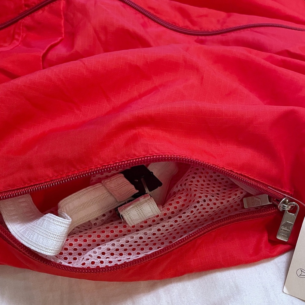 NWT deadstock K-WAY outer vest in red - Picture 13 of 13